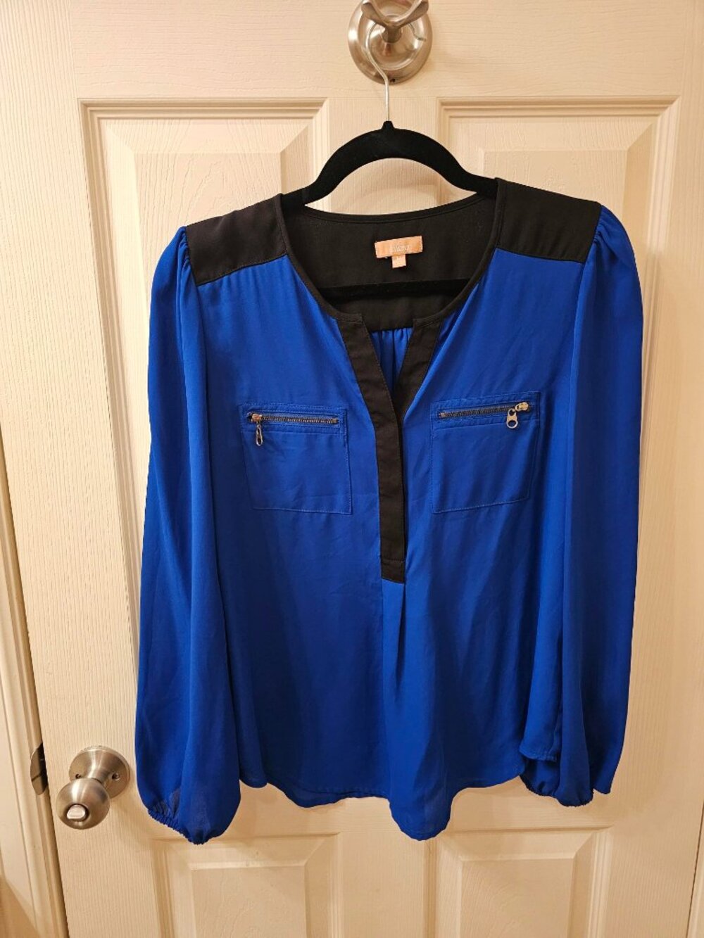 NWOT Takara Medium Cobalt Blue Blouse w / Pockets